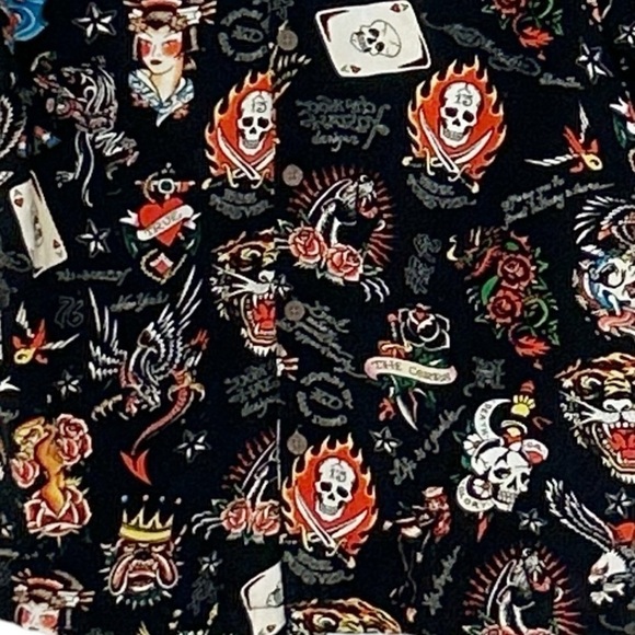 ED Hardy Unisex Black Flash Board Camp Shirt Roses Hearts Size Small - Picture 4 of 6